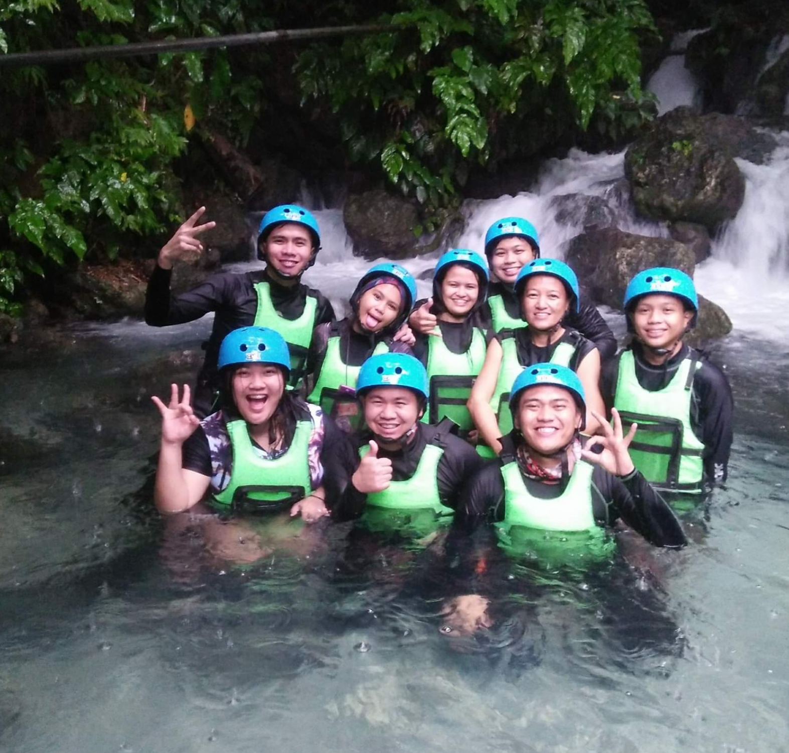 Sardine Run, Turtle Chasing, Kawasan Waterfalls & Canyoneering – Joiner